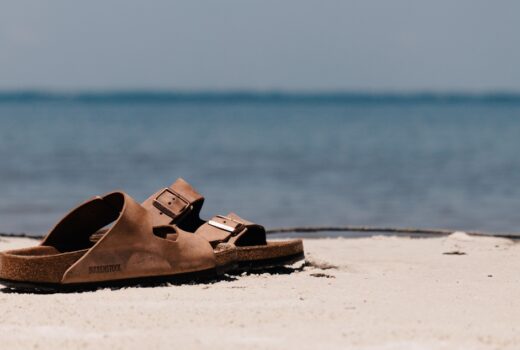 shutterstock 2259962249 520x350 - Birkenstock: Alles, was Sie über die bequemen Schuhe wissen müssen